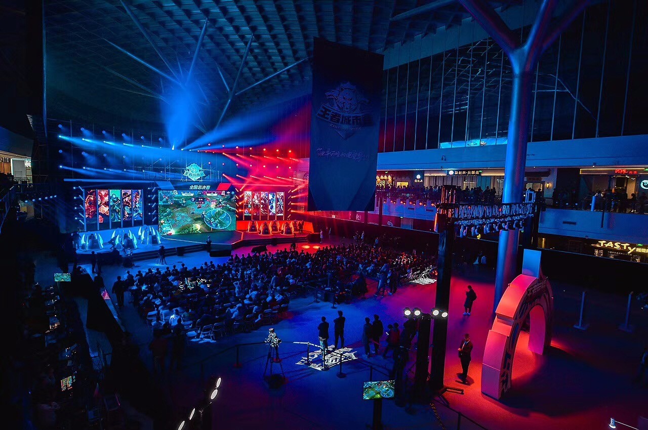 识别诈唬的五个物理特征：呼吸、眼神与拿筹码的姿势。（看穿诈唬的五个身体信号：呼吸节奏、眼神变化与持筹姿态）