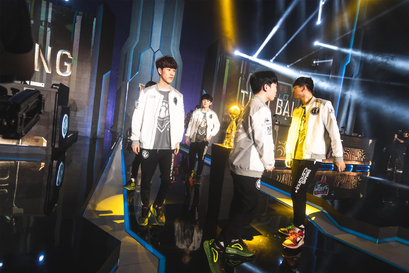 什么是“社交性博彩”？解析亲友聚会中的小额博弈如何影响家族关系。（解读社交性博彩：亲友聚会中的小额博弈如何影响家族关系）